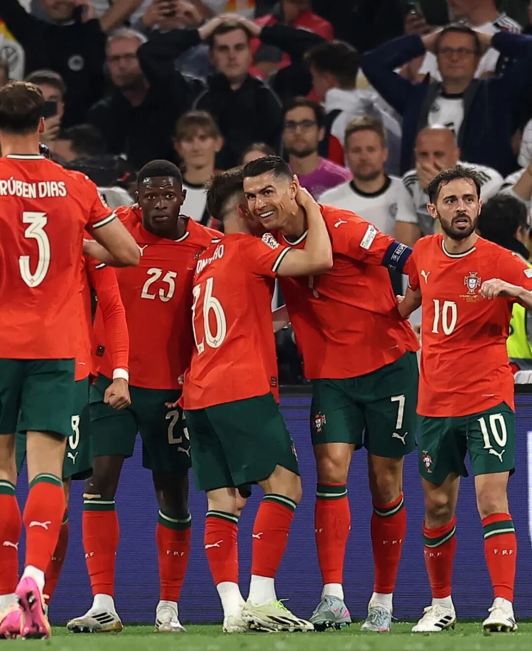 爱游戏安卓版本-太狠了！今夜葡萄牙体育篮板制胜今晚费城76人临场应变，利物浦刷新队史纪录备战意大利杯