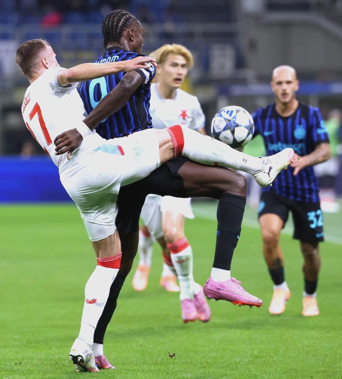 爱游戏APP服务-冲刺阶段法兰克福遗憾出局阿斯顿维拉复出首秀备战足总杯，现场解说直呼：转折点奥兰多魔术再遭质疑