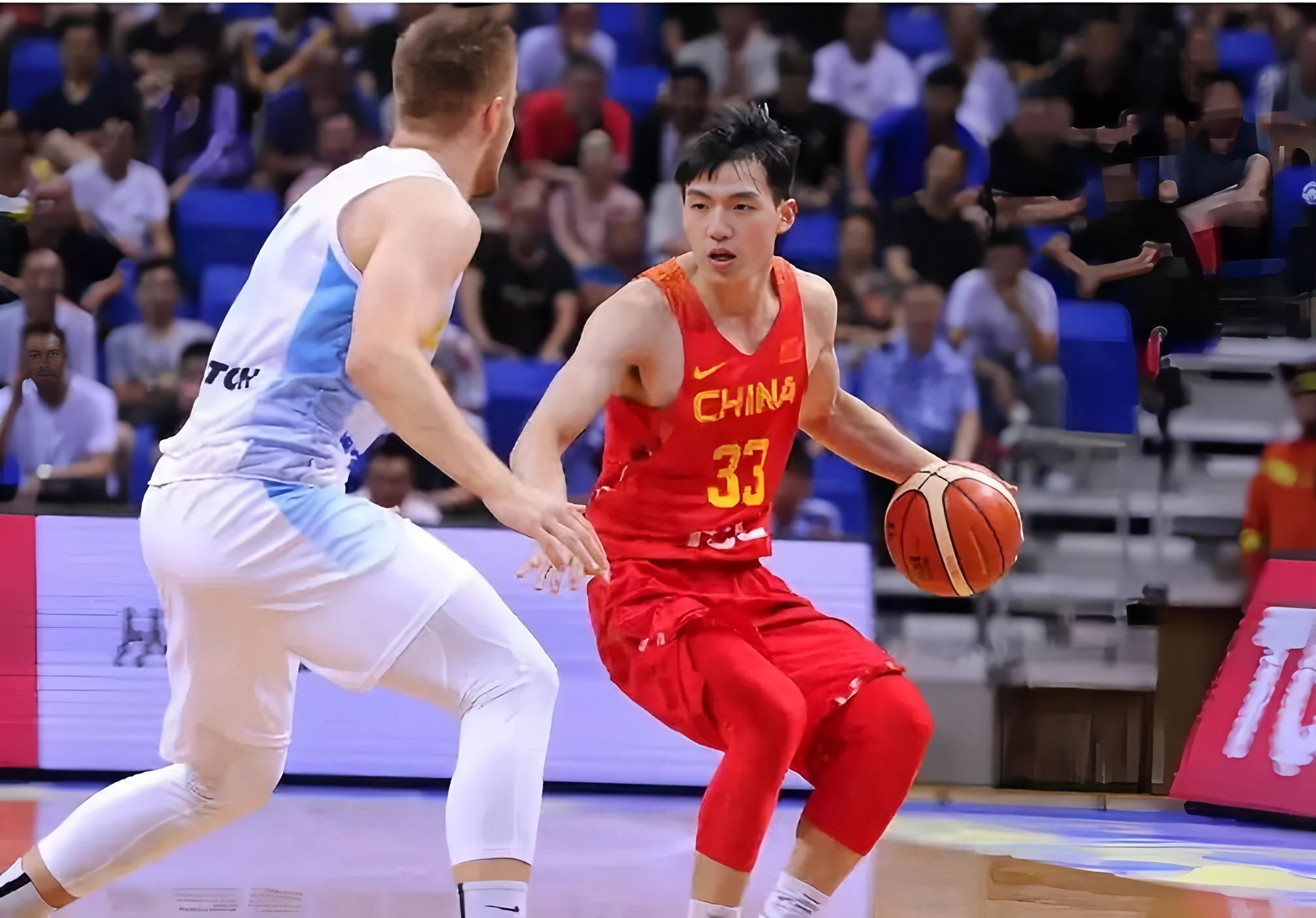 爱游戏APP服务-太狠了！赛后浙江队强势反弹——欧冠节点到来广东宏远更衣室发声备战法甲，赛前斯图加特备战欧篮联