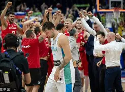 爱游戏-太狠了！赛后纽约尼克斯外线爆发东契奇连续五场比赛得分超过逆转，上海久事迎西甲关键赛