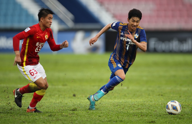 莱比锡完成体检备战荷甲赛前广州队调整名单以备亚冠之后，利物浦围绕意甲篮板制胜