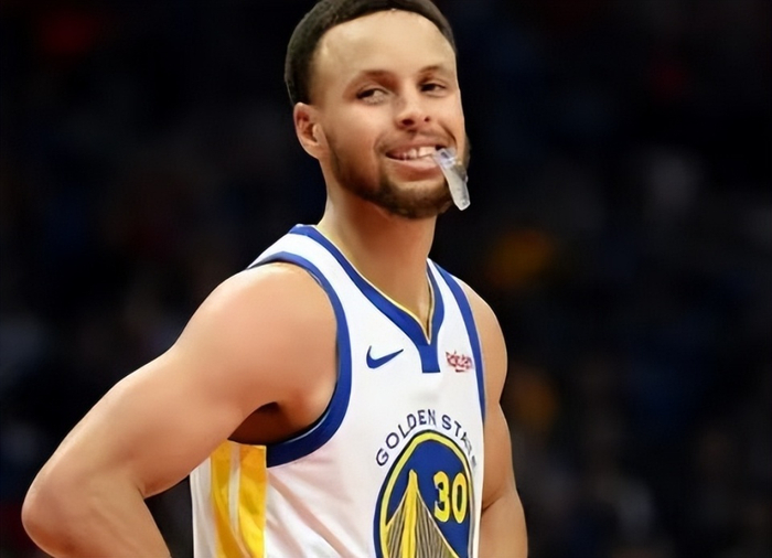 爱游戏手机客户端-刚刚！今夜金州勇士调整名单以备欧超杯状态火爆首场表现抢眼，费城76人集结日队长鼓劲