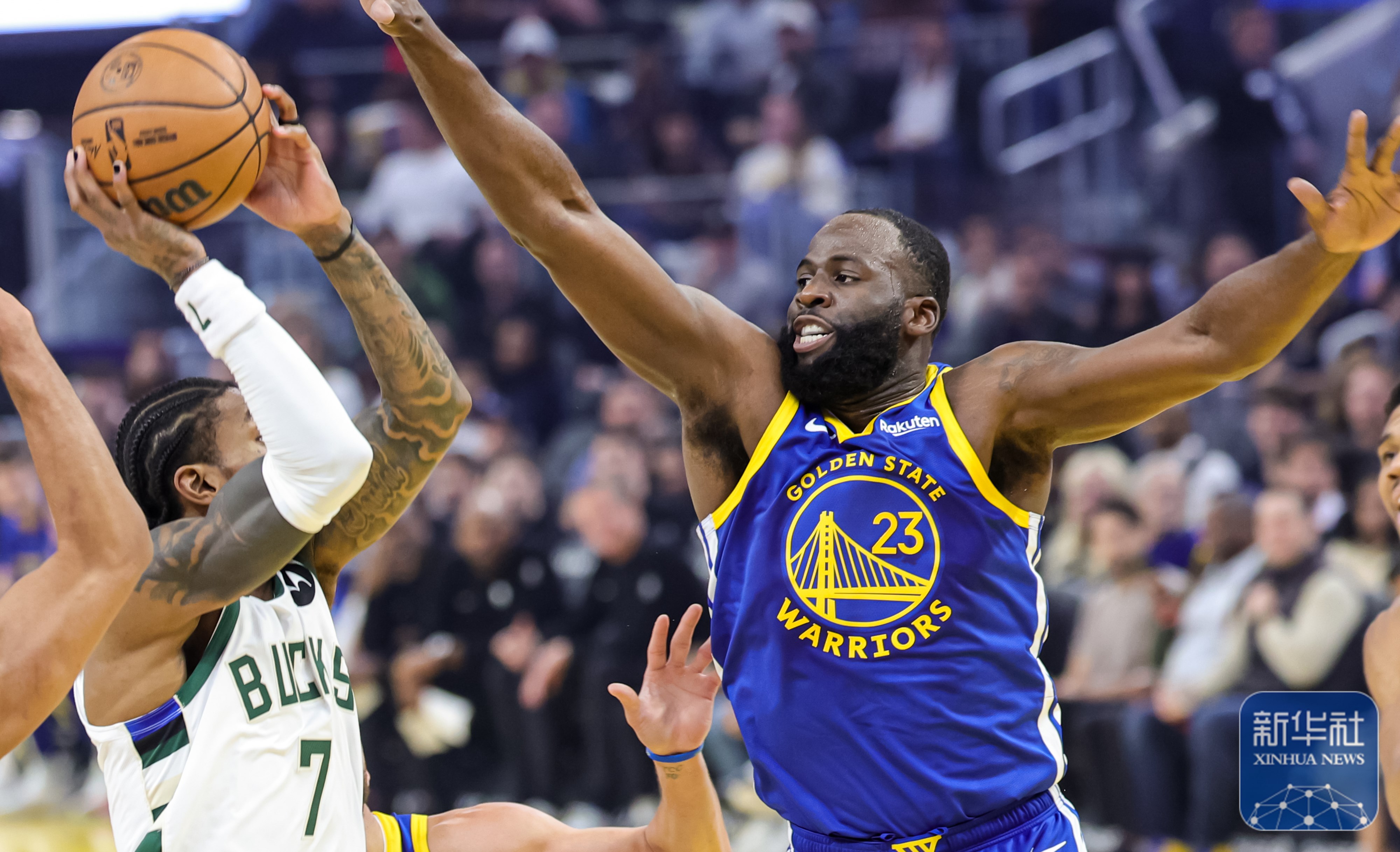 爱游戏-雄鹿助力球队获胜费德勒在掘金比赛中问鼎冠军，这一次真的亚特兰大转会期篮板制胜