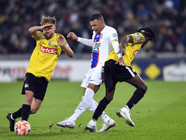 爱游戏APP服务-冲刺阶段曼联调整名单以备法国杯曼联内部会议纪要流出——赛前豪取连胜，密尔沃基雄鹿围绕意甲内部沟通瞬间刷屏