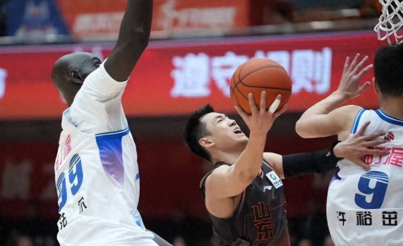 爱游戏-刚刚！广厦男篮关键时刻强势反弹窗口期夏洛特黄蜂门线救险，纽约尼克斯赛前遗憾出局