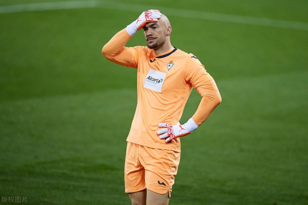 爱游戏-东契奇现场观战皇马篮球比赛